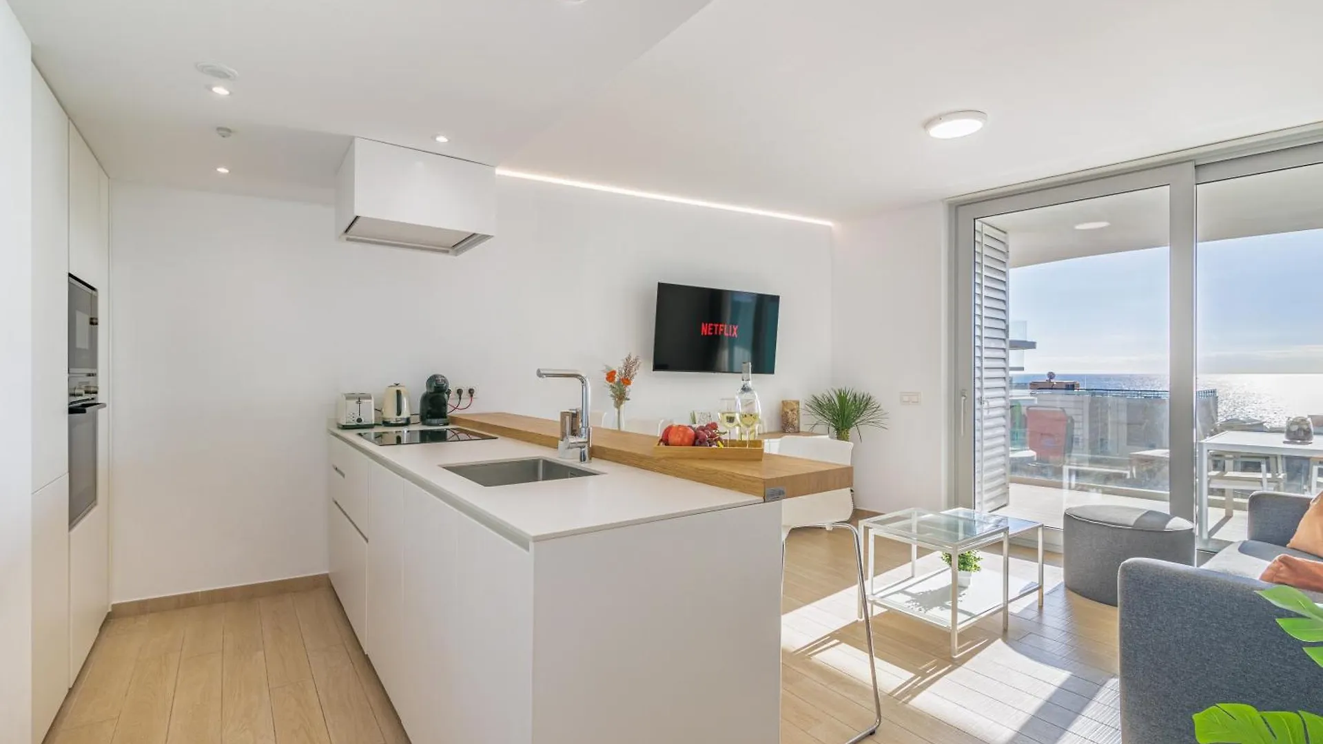 Stunning Seaview Terrace One-Bedroom Apartment Fuengirola
