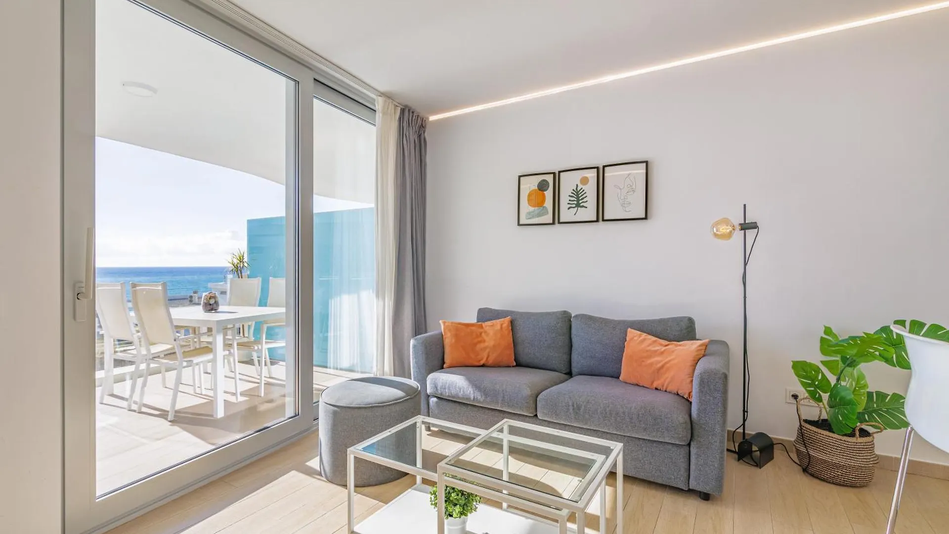 Stunning Seaview Terrace One-Bedroom Apartment Fuengirola
